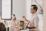装饰公司董事高管薪酬方案：激励增效，推动战略发展